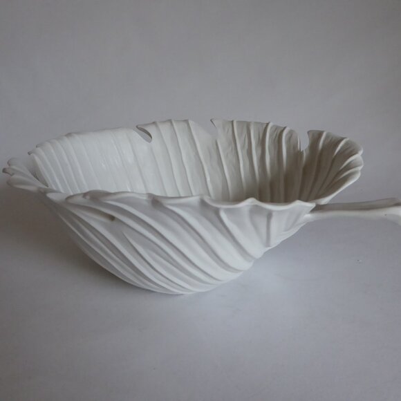 NEW LARGE 12” WHITE PORCELAIN DECORATIVE LEAF SHAPED BOWL SCULPTURE WITH STEM - Picture 5 of 12